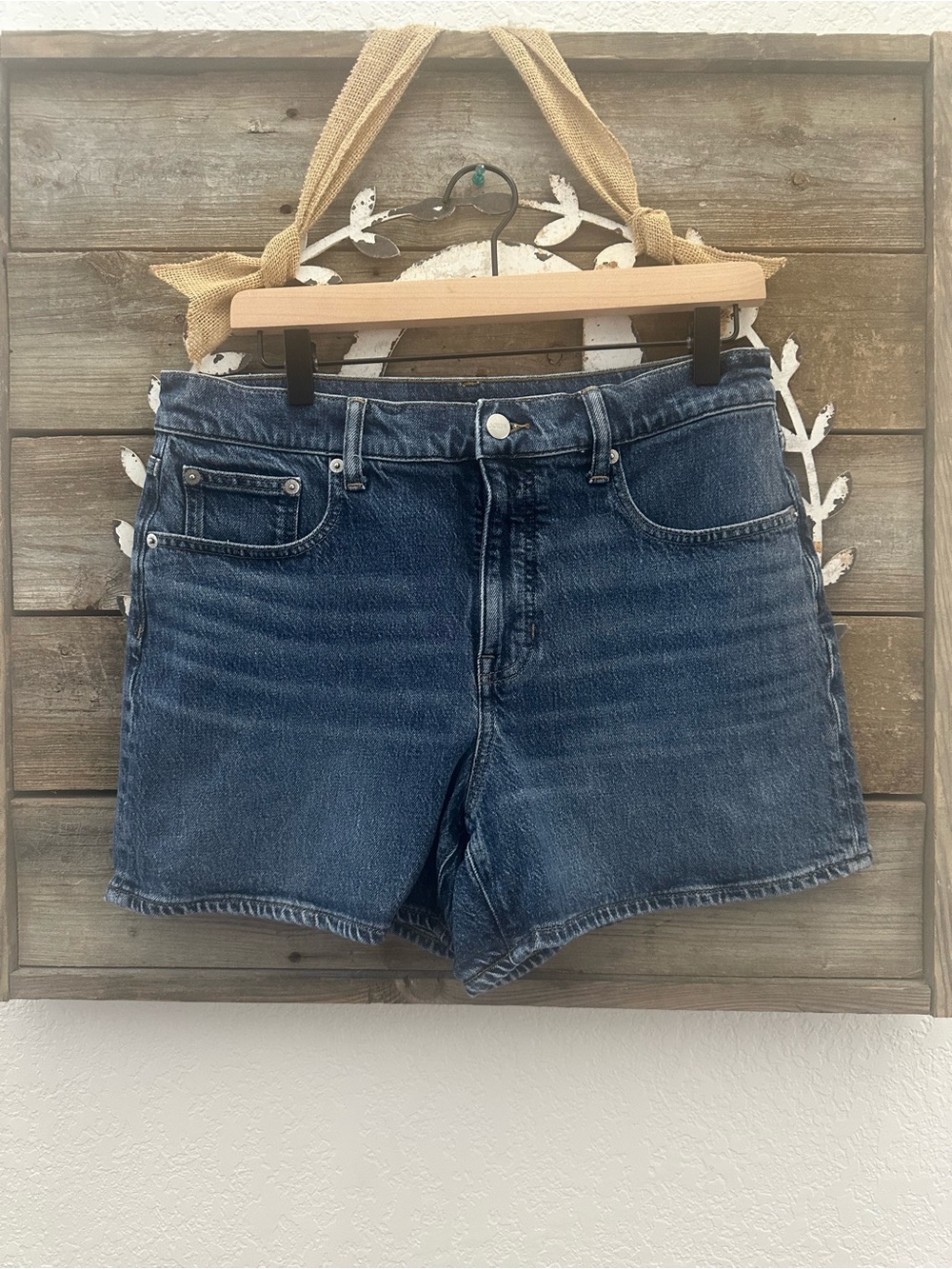 J. Crew Classic Women's Dark Blue Denim Shorts‎ C1060 Tencel Cotton size 29